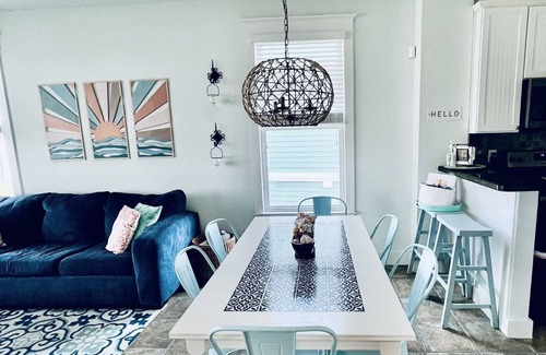 Galveston House | Hello, Sunshine! Dog-friendly, 3-bedroom beachside cottage in Pointe West!