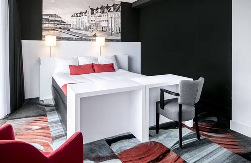 Municipality of Helmond Hotel | Helmond Stay with Playground & Swimming Pool Access and Nearby Trails