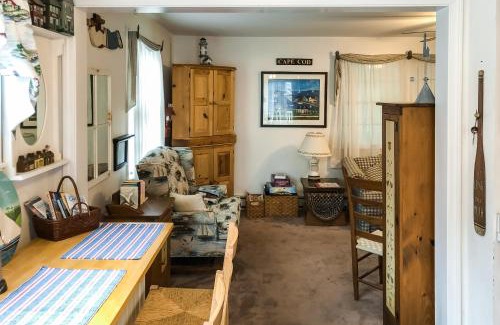 Pocasset House | Hen Cove Cottage