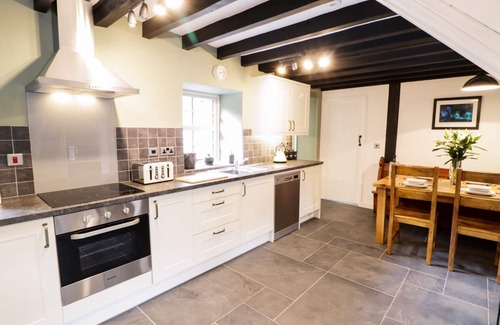 Dolgellau Cottage | HEN GELLIGEMLYN - THE ANNEXE, family friendly in Ganllwyd