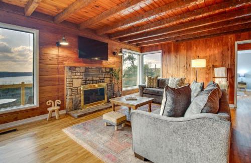 Henderson House | Henderson Cabin with Deck and Scenic Lake Views!