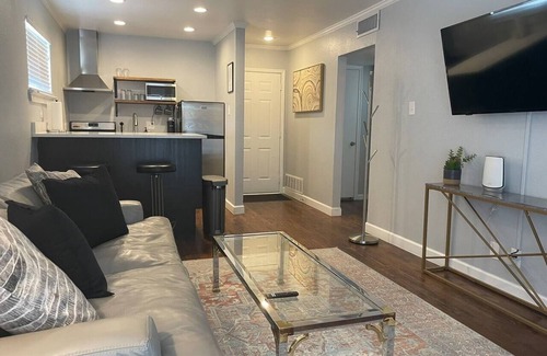 Knox - Henderson Apartment | Henderson Retreat - King bed, patio, walk to fun