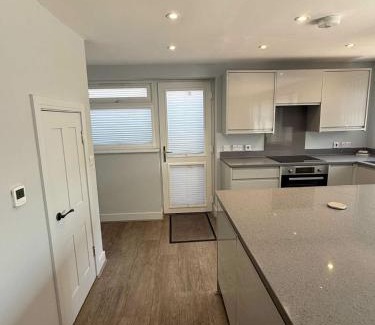 Clifton House | Henlow - Double Bedroom Private Bathroom - Room 2