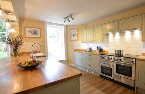 Beccles Cottage | HENSTEAD HALL, pet friendly, with a garden in Beccles