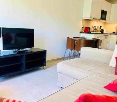 Saint-Tropez Apartment | Heraclee