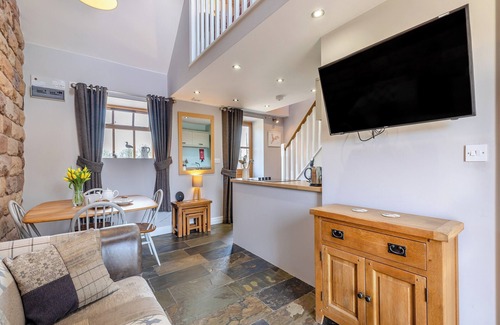 Cauldon Low Cottage | Herdwick Barn - UK46732