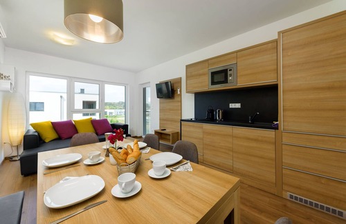 Zsira Apartment | Heritage Apartment with Swimming Pond