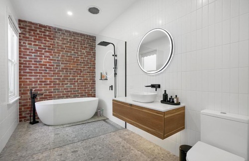 Golden Point House | Heritage Charm, Modern Comfort