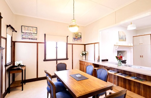Tenterfield House | Heritage Home with BBQ & Outdoor Fire Pit