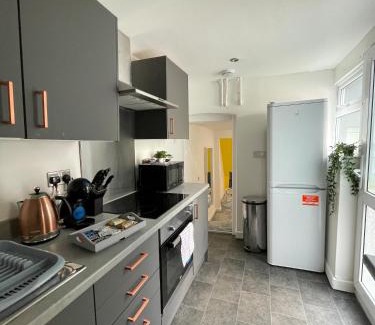 Ebbw Vale House | Heritage House By MGroupSA - Free Parking