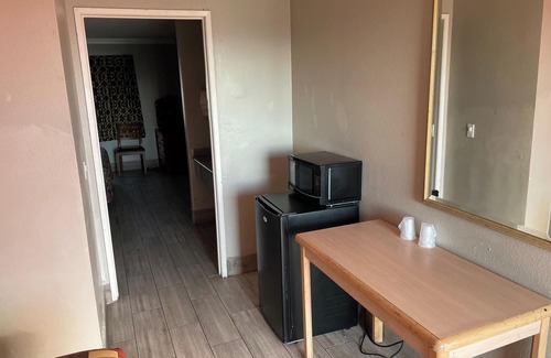 Corona Hotel | Heritage Inn and Suites