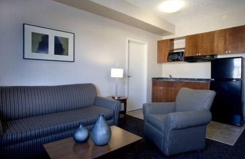 Brooks Hotel | Heritage Inn & Suites