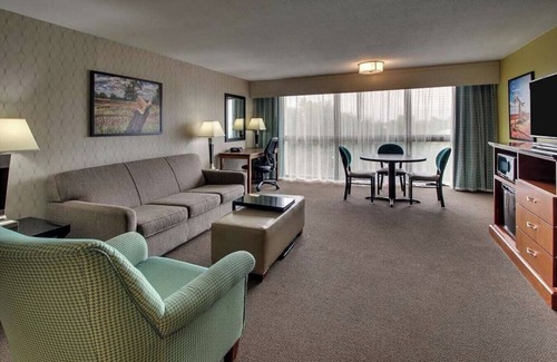 The Woodlands Hotel | Heritage Inn & Suites The Woodlands, Trademark by Wyndham
