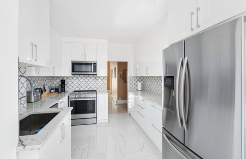 Lachine Villa | Heritage MTL 🔑 Huge 6Bedroom Waterfront Palace, Free Parking, Airport