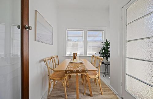 Orange House | Heritage Oasis on Kite - Short Walk to CBD