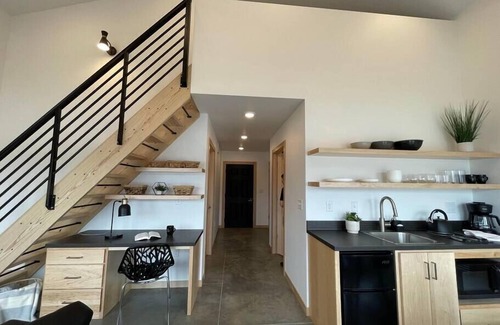 Mount Sterling House | Hermann Modern Lakeside Cabin (Cabin 4)