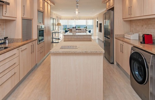 Hermanus House | HERMANUS Haven, entire home with private pool, on the sea