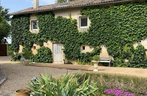 La Chapelle-Pouilloux House | Hermitage, Gites Villeblanche