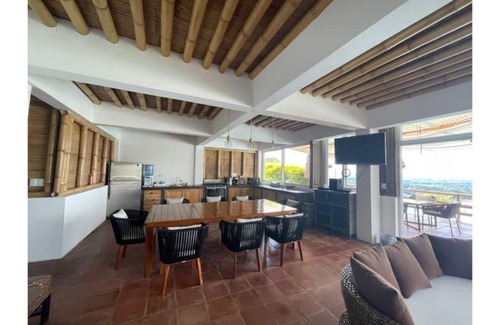 Santa Rosa House | Hermosa Casa Bamboo Con Vistas!