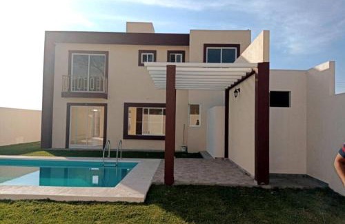 Ayala House | Hermosa Casa Alberca Climatizada por Paneles Solares
