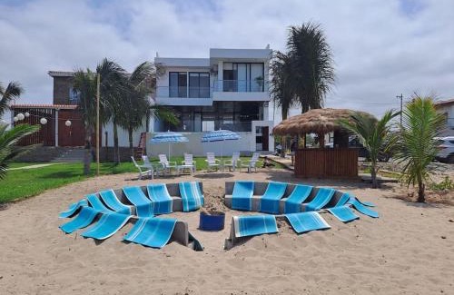 Manglaralto House | Hermosa casa frentes al mar en Montanita con piscina