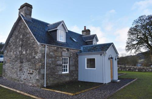 Pitlochry House | Heron Cottage, Port o Tay