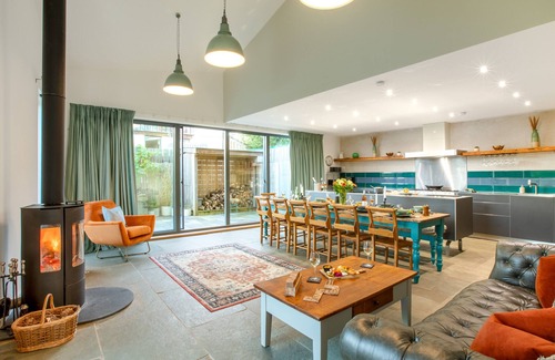Honiton House | Heron House - Five Bedroom House, Sleeps 12
