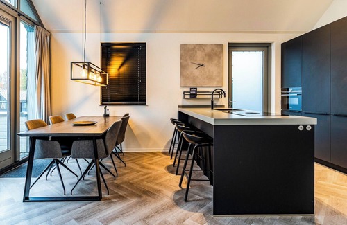 Maastricht Villa | Hertogenvilla waterfront - 3 bedrooms/3 bathrooms
