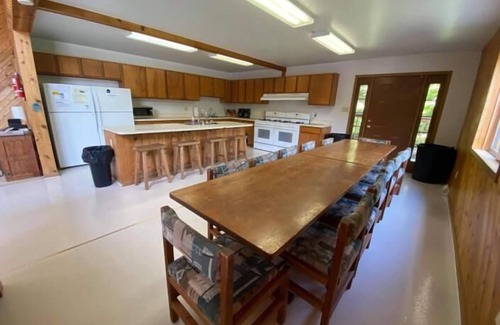 Dryfork House | HF 15 -Perfect Family Retreat! Sleeps 24! Hot tub!