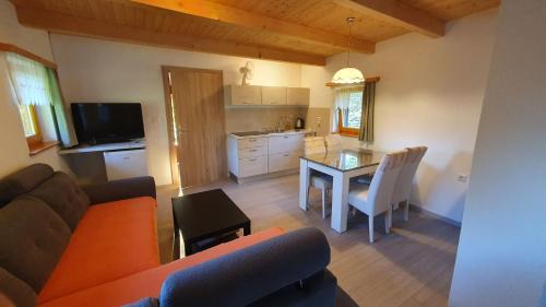 Polzela House | Hiška ob gozdu