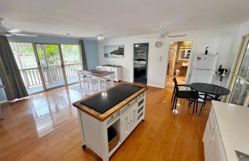 Moore Park Beach House | Hibiscus by the Beach