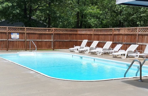 Clinton Cabin | Hickory Hollow Resort