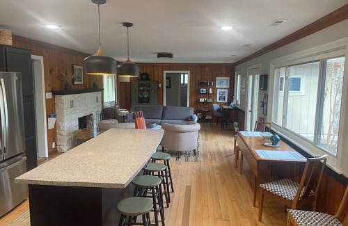 Sloans Valley Cottage | Hidden 2-bedroom Lake Cumberland cottage with lake view & access in Burnside KY