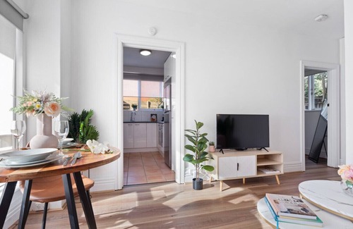 Caulfield North Apartment | Hidden Cozy Gem In Caulfield North