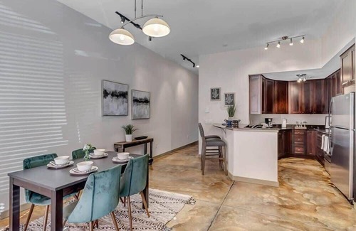 Springfield House | Hidden-Gem 2B Townhouse in Historic Springfield