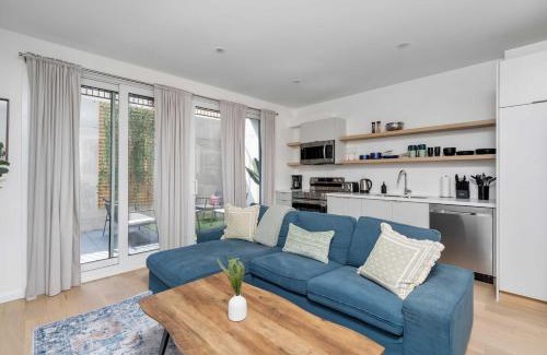 Palmerston Apartment | Hidden Gem - 3 BR Steps to Little Italy and UofT