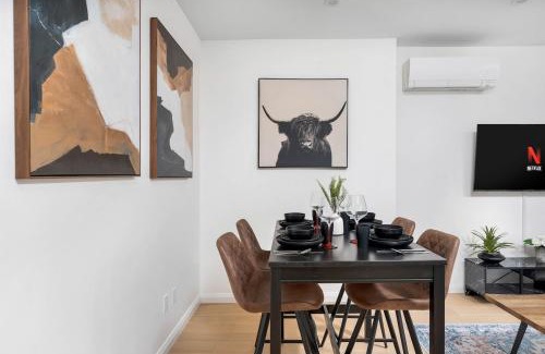 Palmerston Apartment | Hidden Gem - 3 BR Steps to Little Italy and UofT