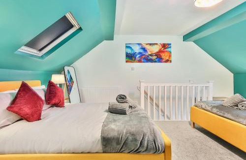 Sheffield House | Hidden Gem-Open To Book-Super Location