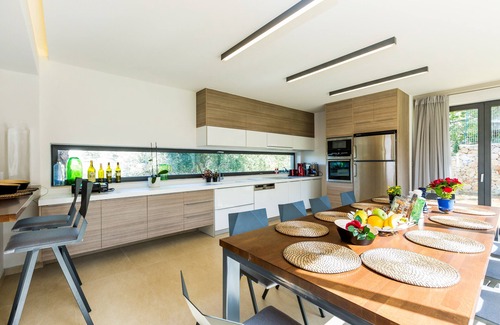 Daratsos Villa | Hidden in the Trees Offering Full Facilities & Privacy only 1,5 km from Beach!