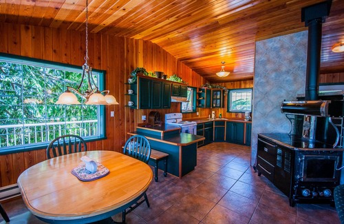 Kaslo Cottage | Hidden with unbelievable view! Panorama Cottage, Private Beach Access