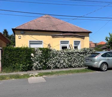 Rakosszentmihaly Apartment | Hideaway house with garden & free parking