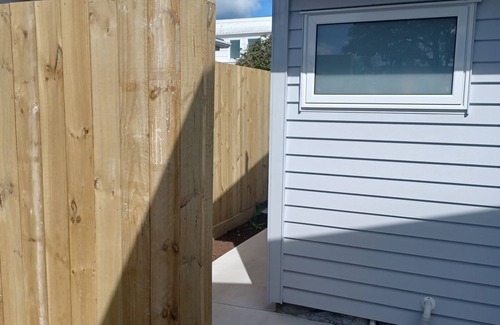 Mount Maunganui Apartment | Hideaway on Tui- Sleepout studio in Mount Maunganui