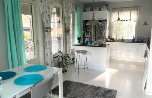 Tuusula House | Hienoa talo porealtaalla lähellä Helsinkiä ja lentokenttää