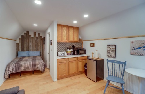 Higden Apartment | Higden Studio w/Shared Patio, Yard Games, Grills!