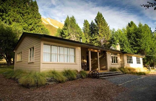 Waitaki District House | High Country Station - Homestead Holiday House