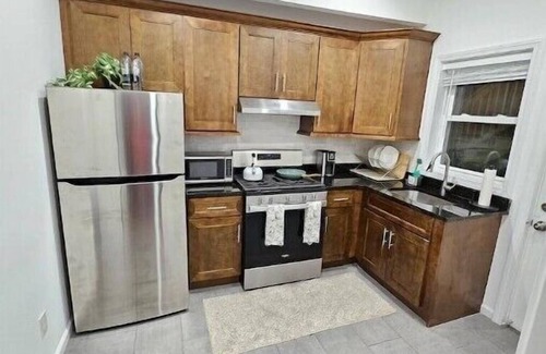 West End - West Side Apartment | (HIGH DEMAND)Close To Downtown Free Wi-fi/Parking/Metro North & I-95 3 mins