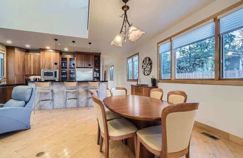 Cherry Creek House | High-End 4BD Executive Retreat in N Cherry Creek