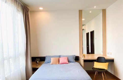 Kampung Bukit Dukong Apartment | HIGH floor Corner Unit - Landmark Residence 1, Free Wi-Fi, Free Parking, Nice View