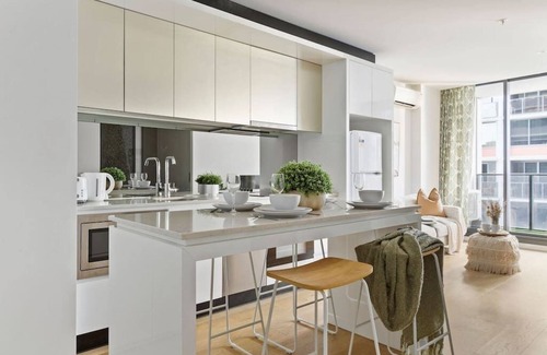 Melbourne Central Business District Apartment | High-Rise 2BR Apt CBD I Pool, Gym & Prime Location