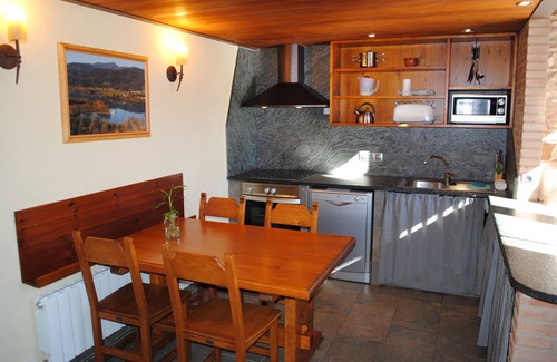 Mata House | High standard house with private pool, 2 km. from Banyoles lake and beaches.